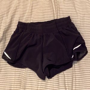 lululemon high rise hotty hot shorts 2.5